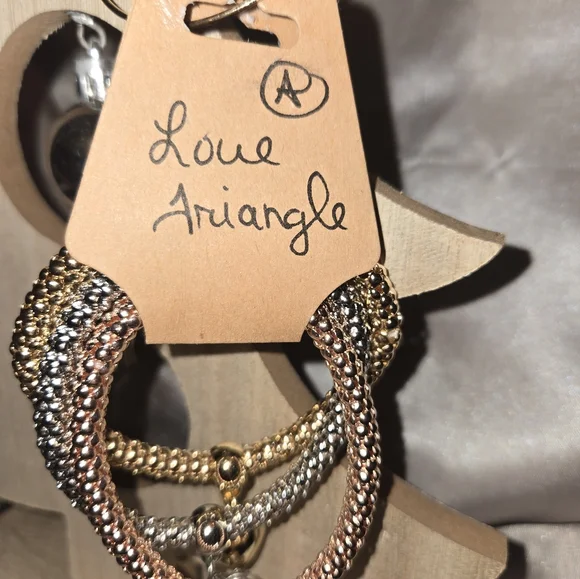 Bracelets - Picture 3 of 9